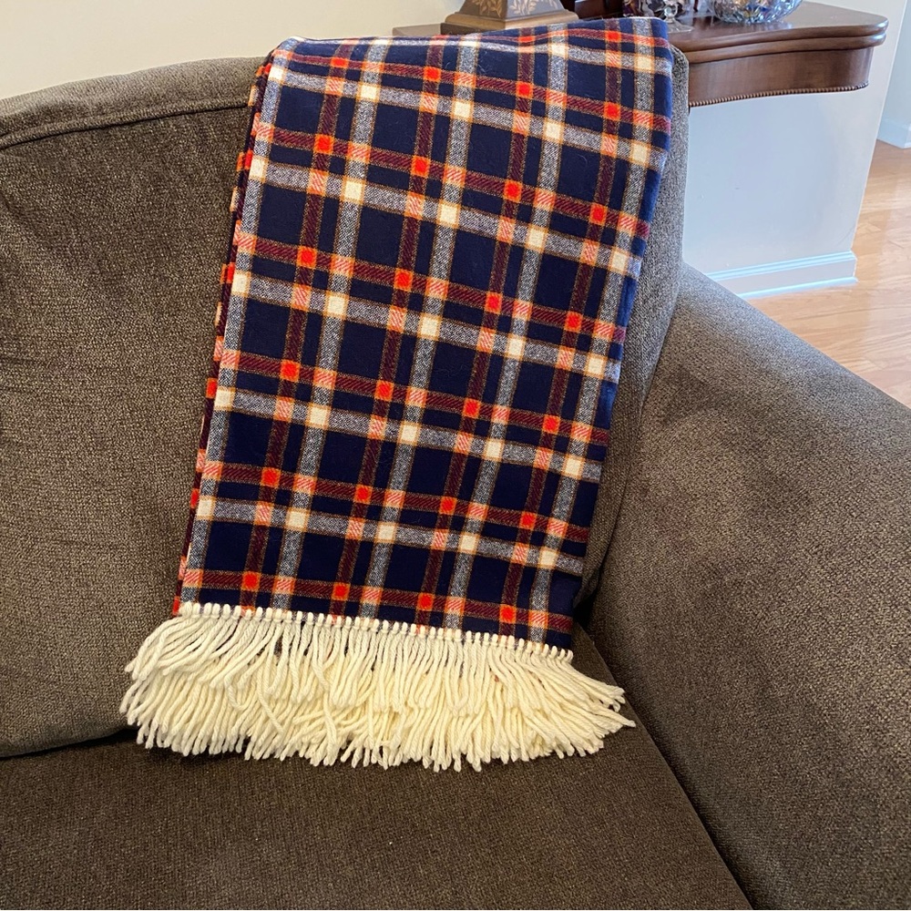 NWOT Lg Pendleton Style Plaid Blanket with fringe